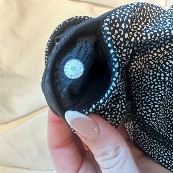 Lululemon leggings size 6 - Picture 6 of 6